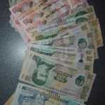 Dinero decomisado a los dos supuestos extorsionadores.