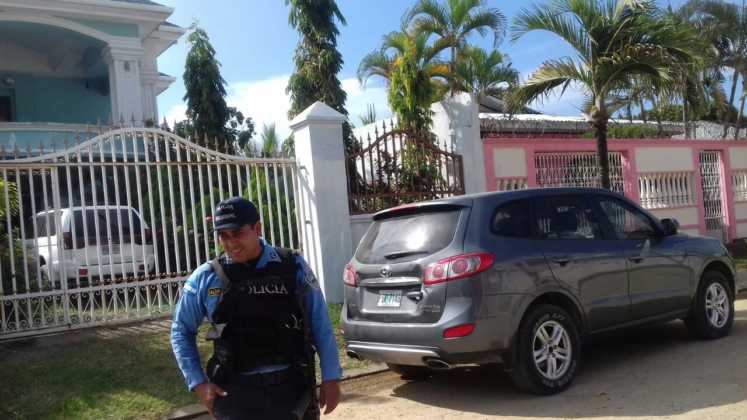 Todavía no se sabe si fue ultimado en su vehículo.