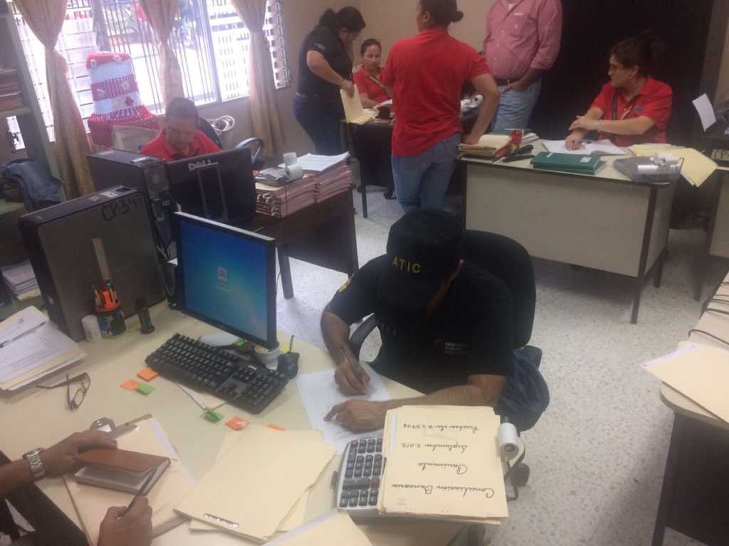Inspección de documentos en Tela