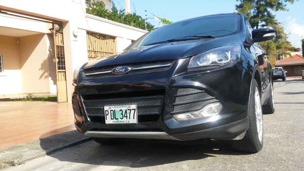 El vehículo encontrado en una lujosa casa de SPS.