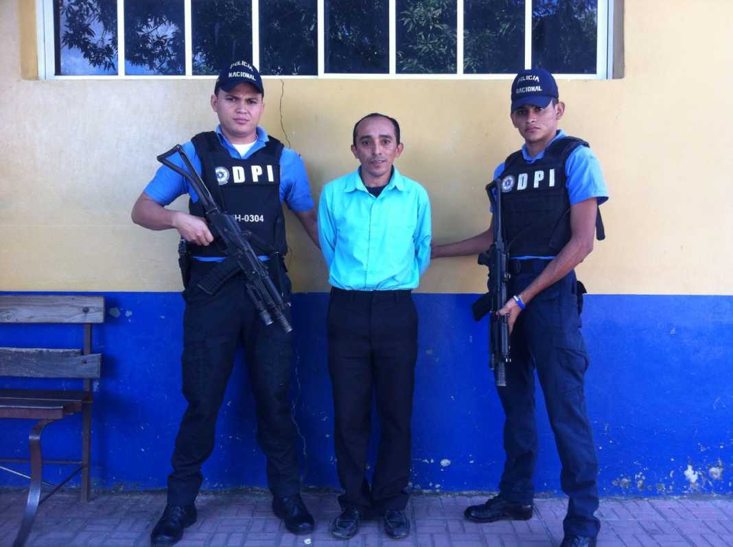 maestro detenido por violación