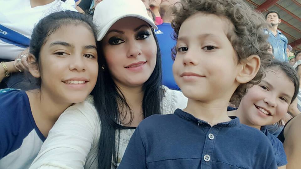 Ariana Hernández y sus hijos