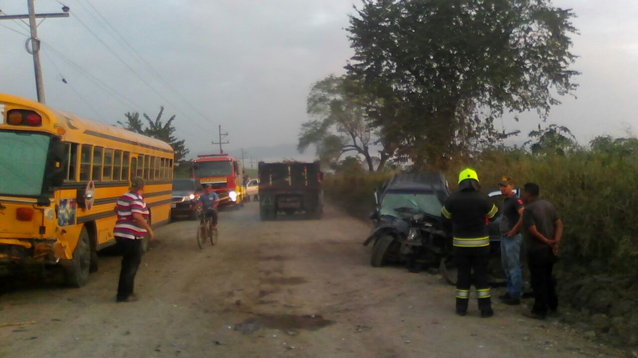 Asimismo, se observó un tráfico leve en la zona.