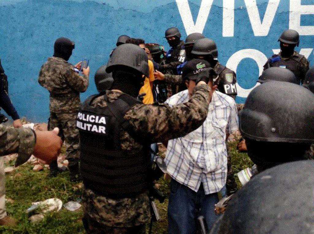 Momento en que las autoridades le cayeron a los pandilleros