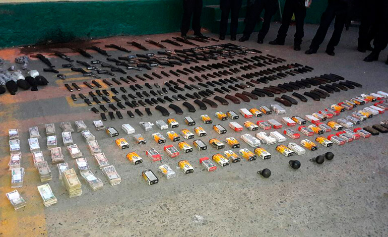 Armas encontradas dentro del Centro Penal