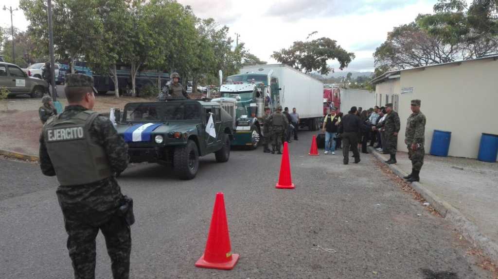 Listos furgones para salir con material electoral desde bodegas del TSE hacia departamentos más lejanos, esto de cara a comicios internos.