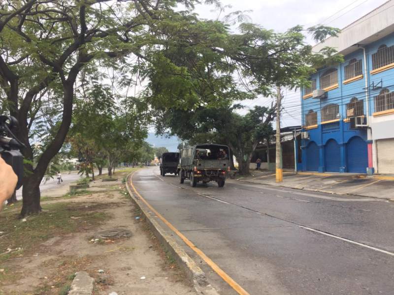 Vía terrestre el traslados de paligrosos reos a El Pozo