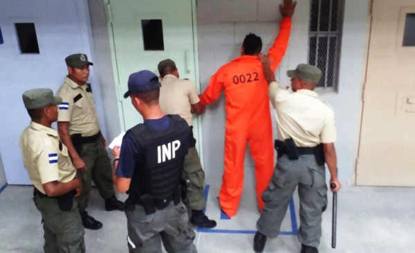 Momento en que llegaron los reos a El Pozo