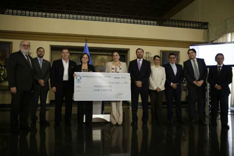 Premian a FUNAZUCAR por su apoyo a más de 50 escuelas en toda Honduras