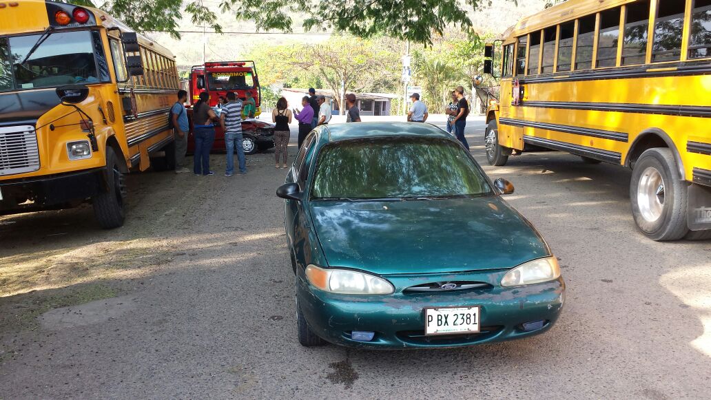 Triple accidente entre automóviles