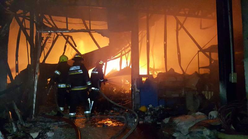Incendios cerca de Zizima y en una maquila en barrio