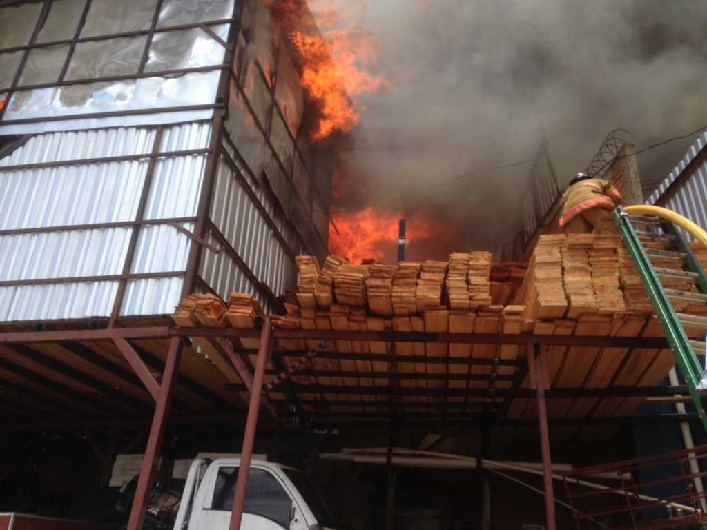 Momentos del incendio en a capital de Honduras