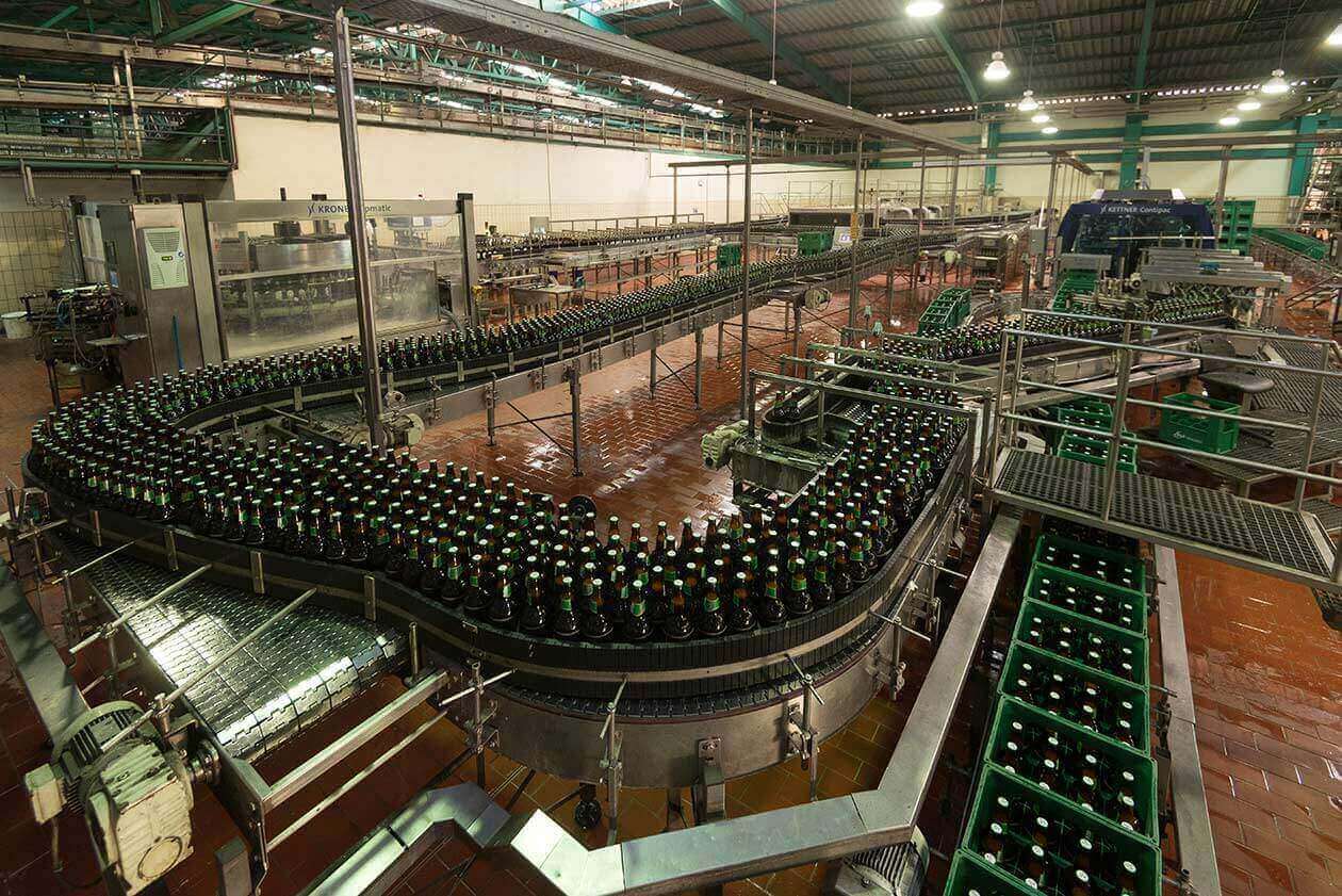 Varias marcas de cerveza distribuye la empresa