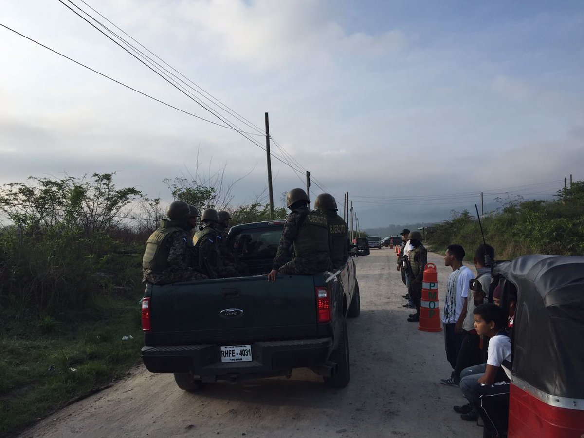 Las autoridades han inspeccionado a los reclusos en el Centro Penal antes de su traslado