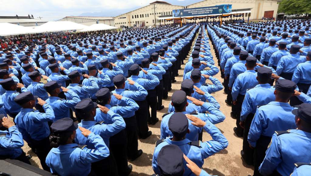 policías depurados en Honduras