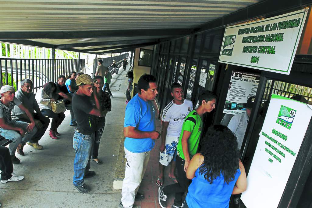 400 empleados quedan sin trabajo en el RNP.