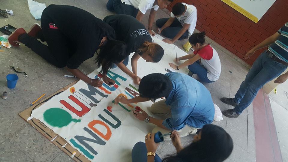 Estudiantes presentes en la toma de la UNAH-V