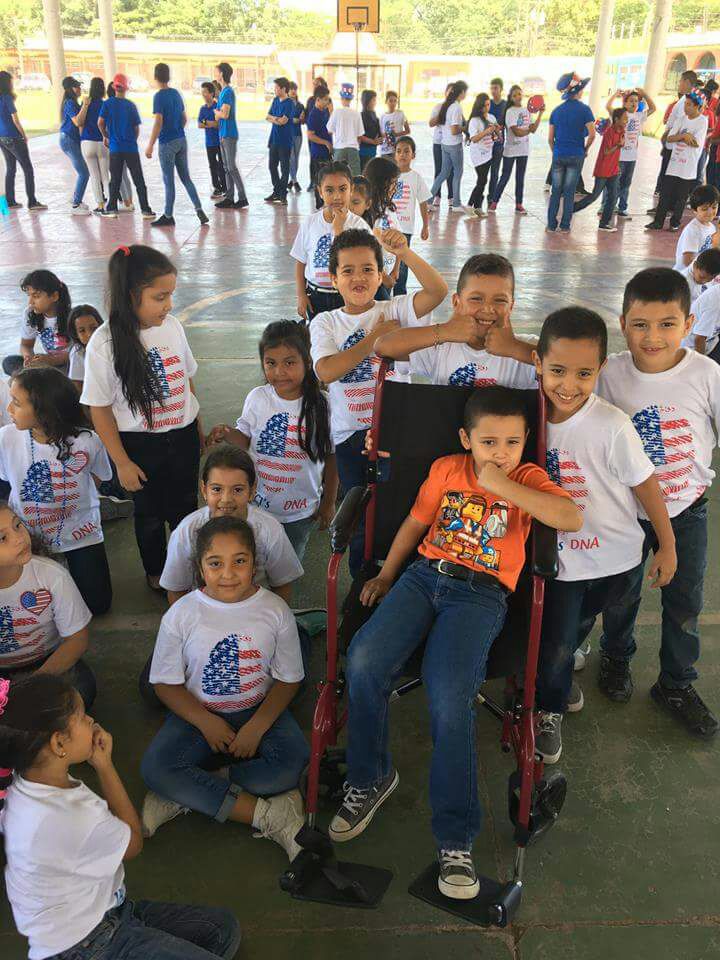 Adelantaron la celebración y le dieron una sorpresa a Ángel.