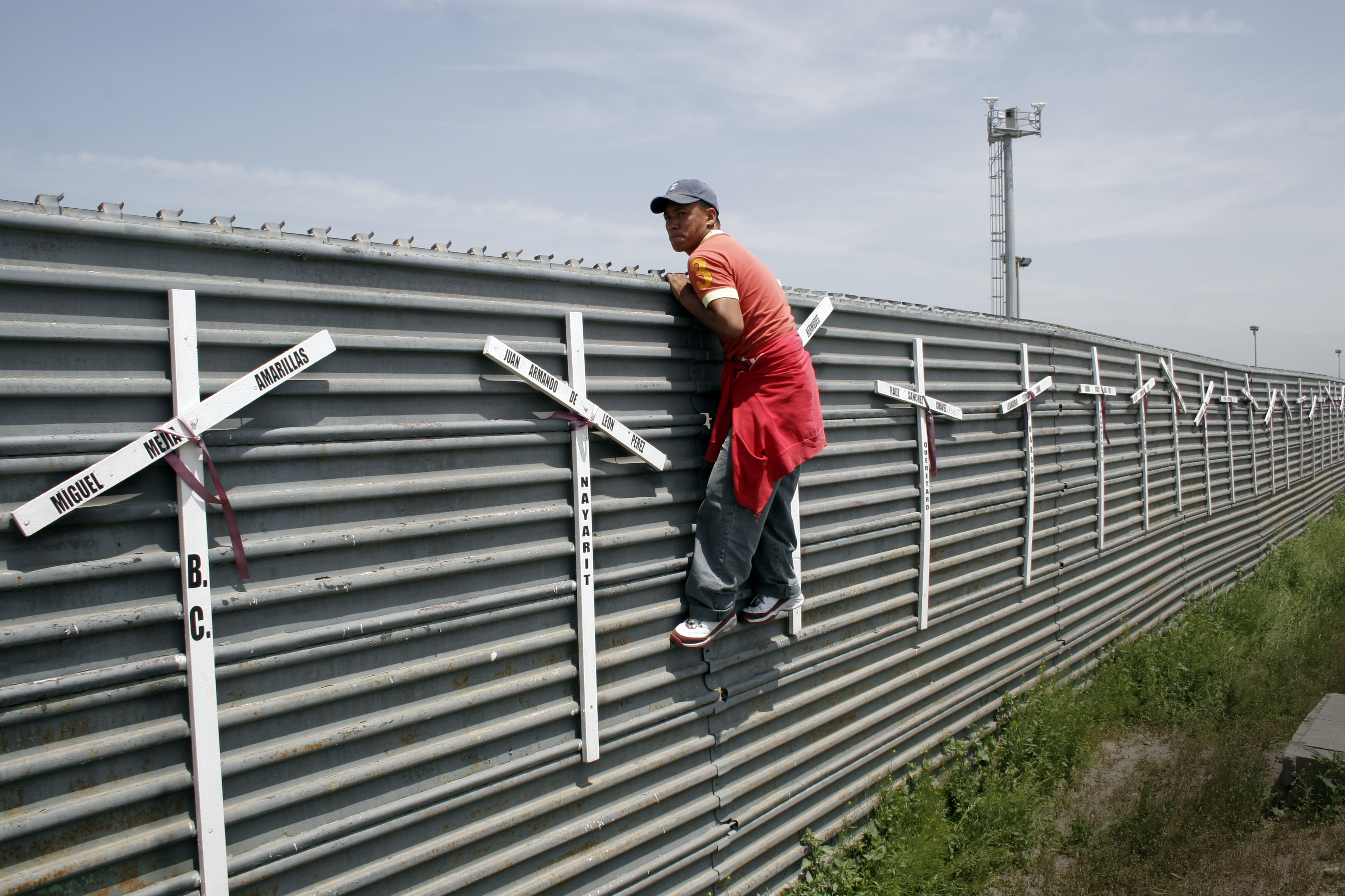 Migrantes en Estados Unidos: entre la humillación y la crueldad | Cronicas de Asfalto