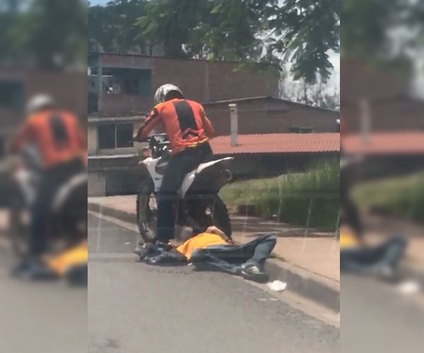 Momento en el que el ahora sospechoso le daba muerte a un joven cerca de la UNAH