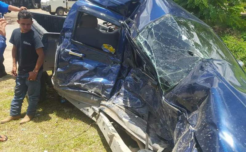 Prácticamente destruido quedó el vehículo en el que se conducía Allan Fúnez