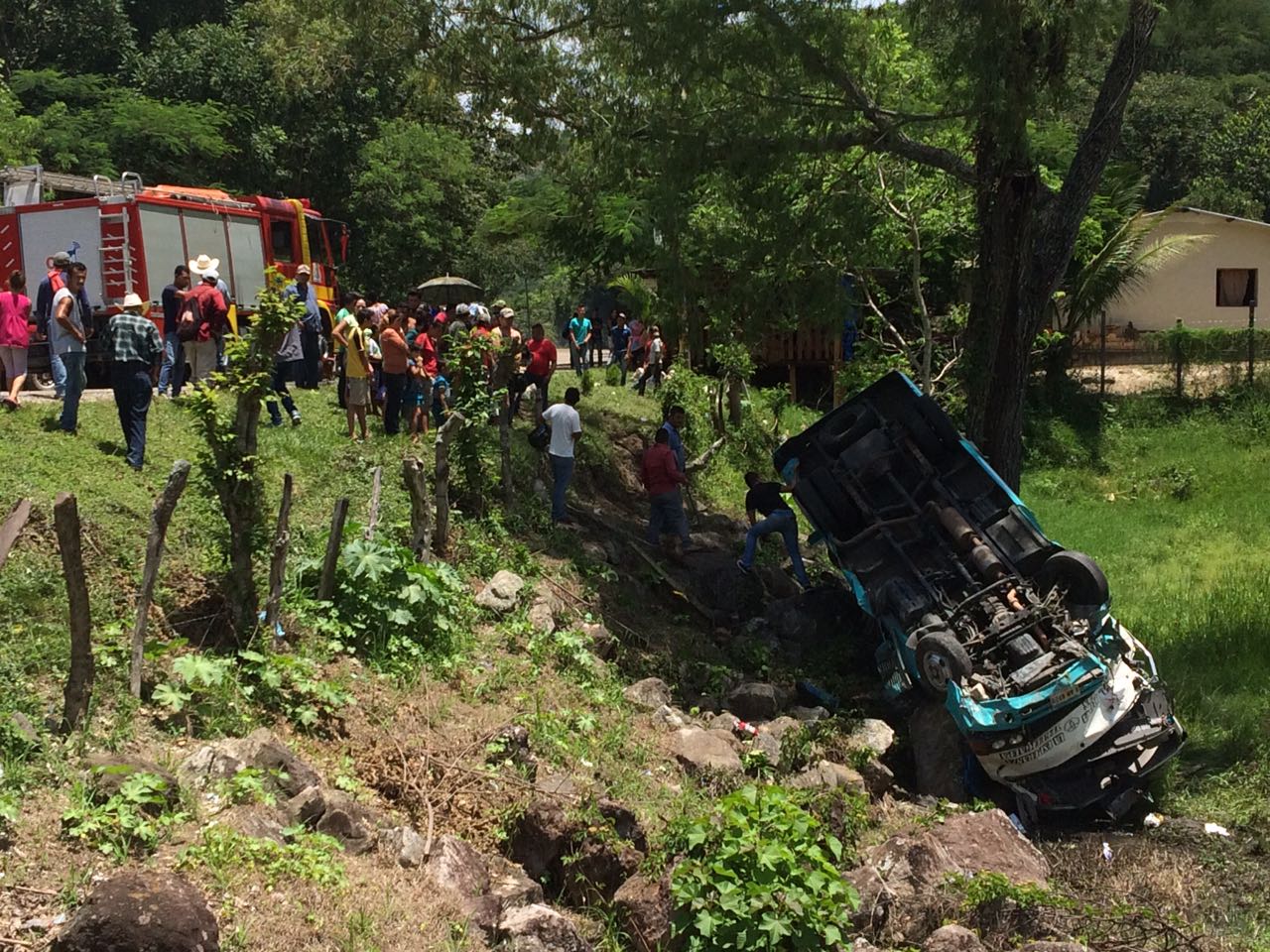 A un barranco fue a dar el autobús que iba con más de 10 pasajeros