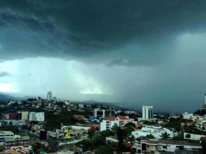 Copeco extendió la alerta amarilla en toda la capital y sus alrededores durante 24 horas.