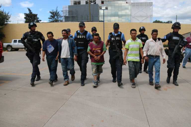 cinco miembros de una familia
