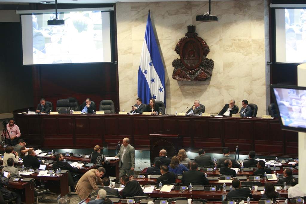 El Congreso Nacional definió a una grupo de diputados para tratar el tema de la UNAH