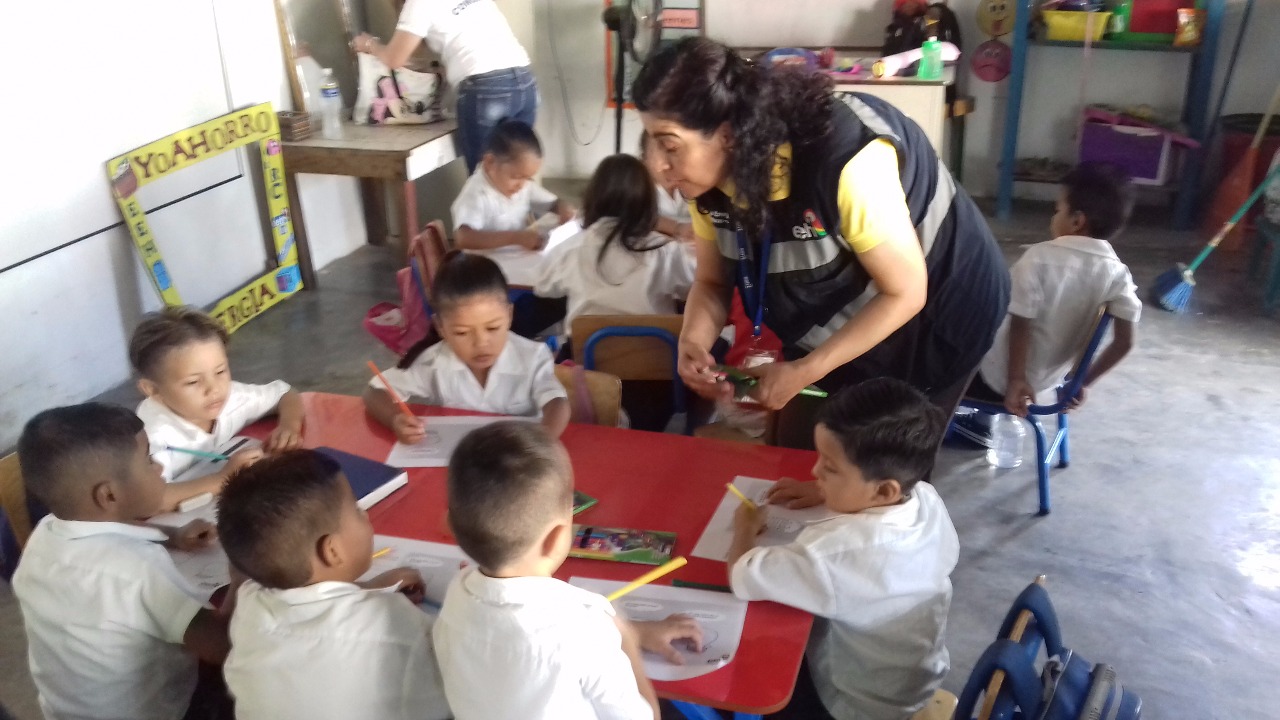 La atención de los pequeños fue captada cuando iniciaron con las actividades. Su favorita fue colorear el material facilitado por la EEH.