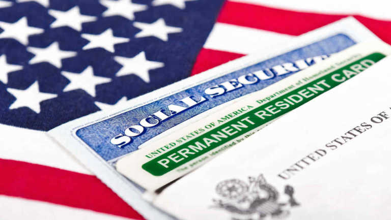 Estas son las formas en las que puedes conseguir un permiso de residencia permanente en Estados Unidos, mejor conocido como "Green Card".