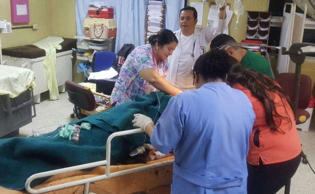 Una mujer fue remitida al hospital Mario Catarino Rivas luego de haber sido macheteada por su pareja sentimental en el departamento de Lempira.