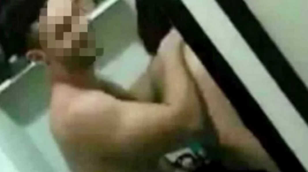 viola una joven