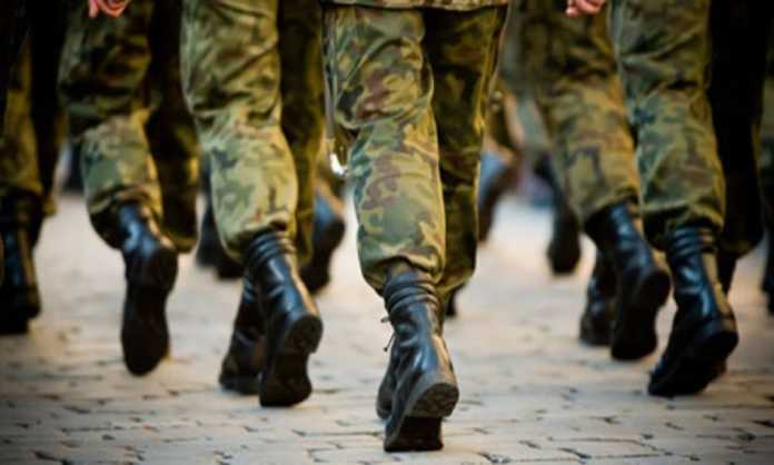 Dos ex militares