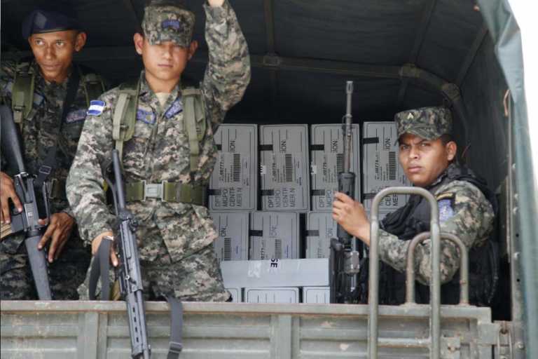 El Tribunal Supremo Electoral (TSE) capacita a los efectivos de las Fuerzas Armadas (FFAA) de cara al proceso electoral del 26 de noviembre.