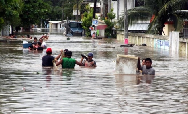 Ante las intensas lluvias, el desbordamiento de ríos y el peligro de derrumbes, las autoridades extienden la alerta roja en Valle y Choluteca.