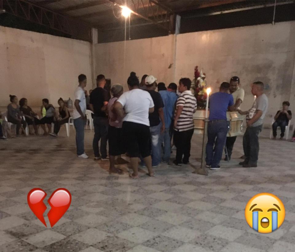 Los pocos amigos que se enteraron del asesinato estuvieron presentes en el velorio de Guillén.