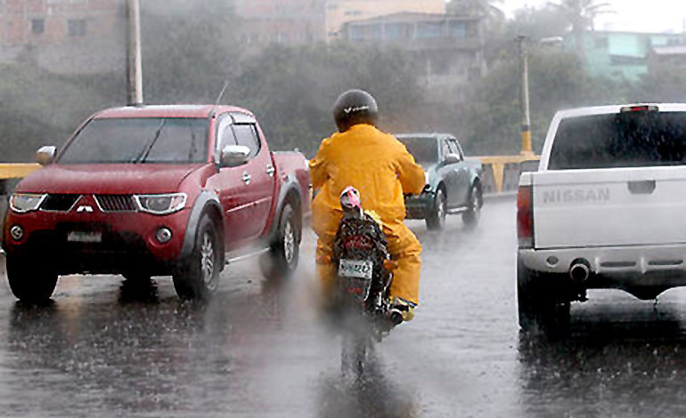 El Centro Nacional de Estudios Atmosféricos, Oceanográficos y Sísmicos adscrito a Copeco pronostica 48 horas más de lluvia en Honduras.