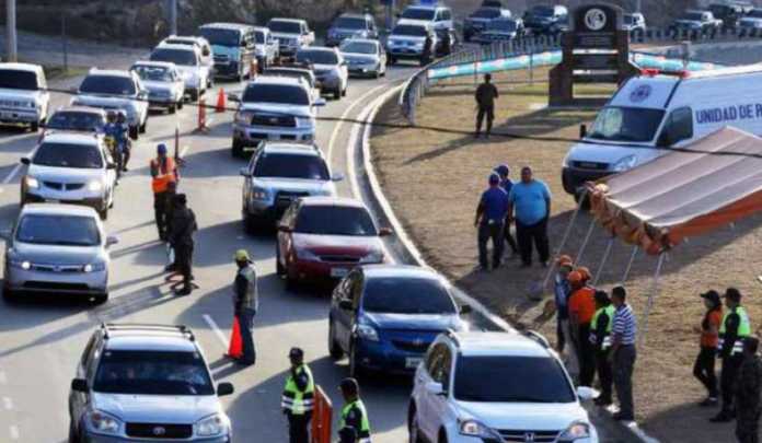 Las autoridades hicieron un llamado de atención a los conductores ante las condiciones de lluvia que perduran sobre el territorio nacional.