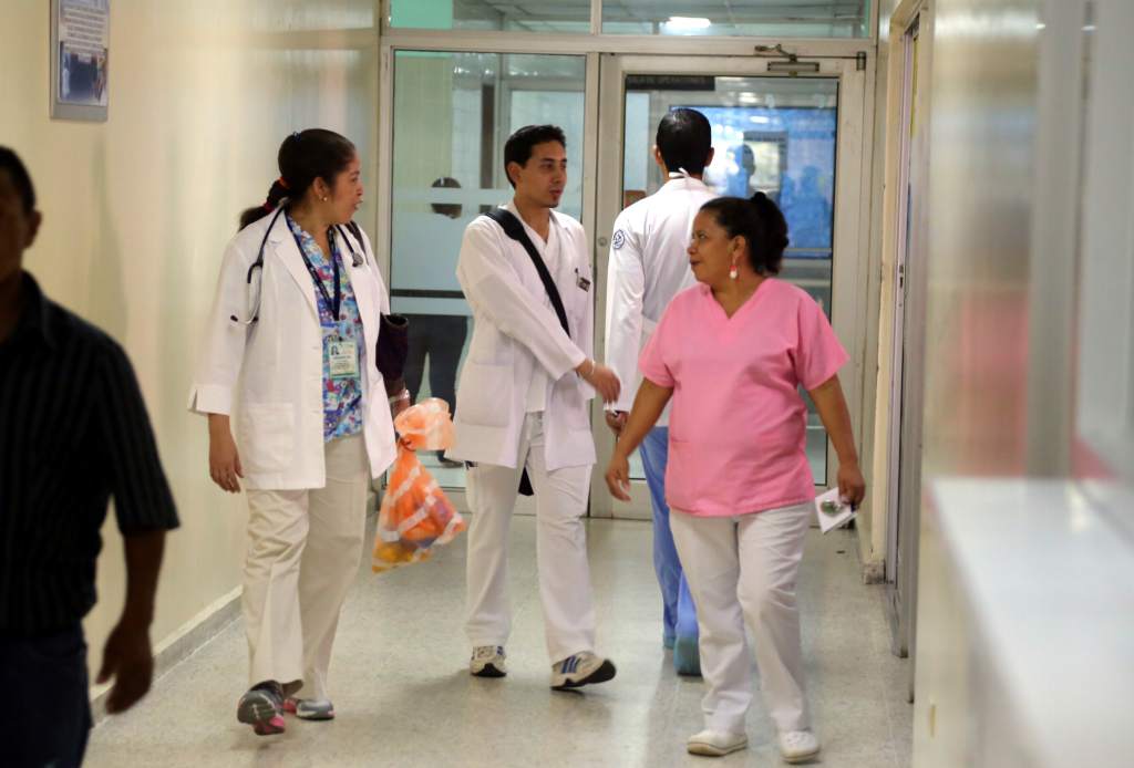 Gobierno y médicos