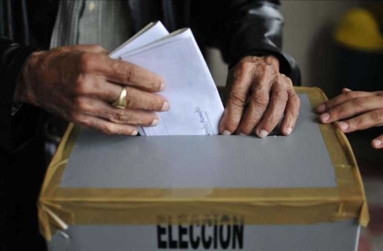 invita a votar masivamente