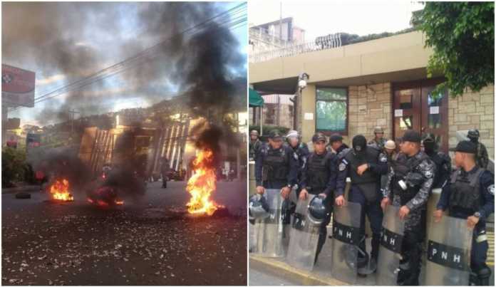 Protesta frente a la embajada