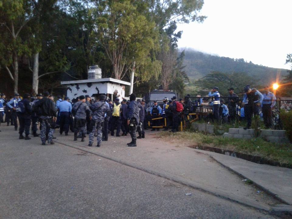 cobras siguen en huelga de brazos caídos