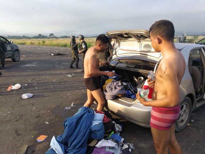 capturados por desnudar policías