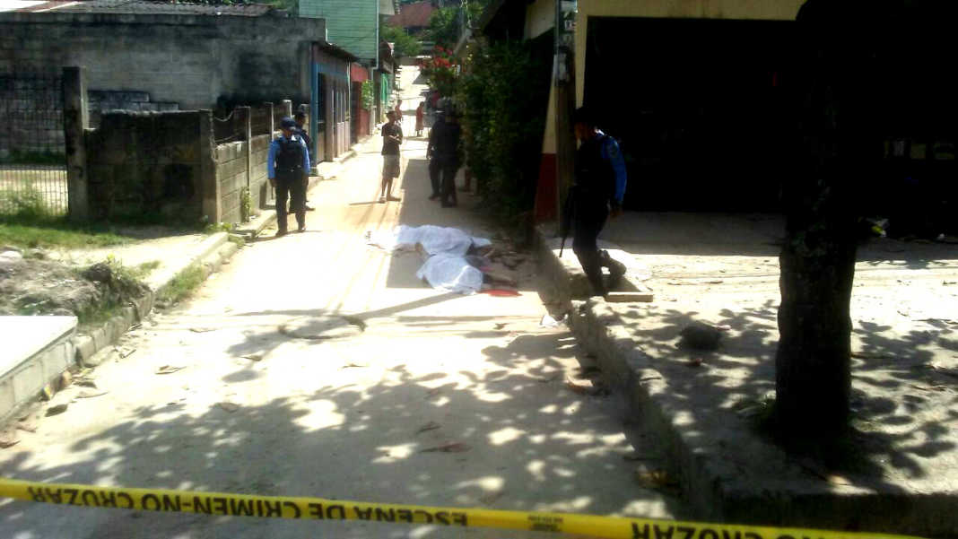 dos personas en punta caliente