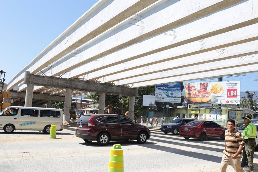 SPS: Construcción del puente a desnivel en la avenida Juan Pablo II esta por finalizar