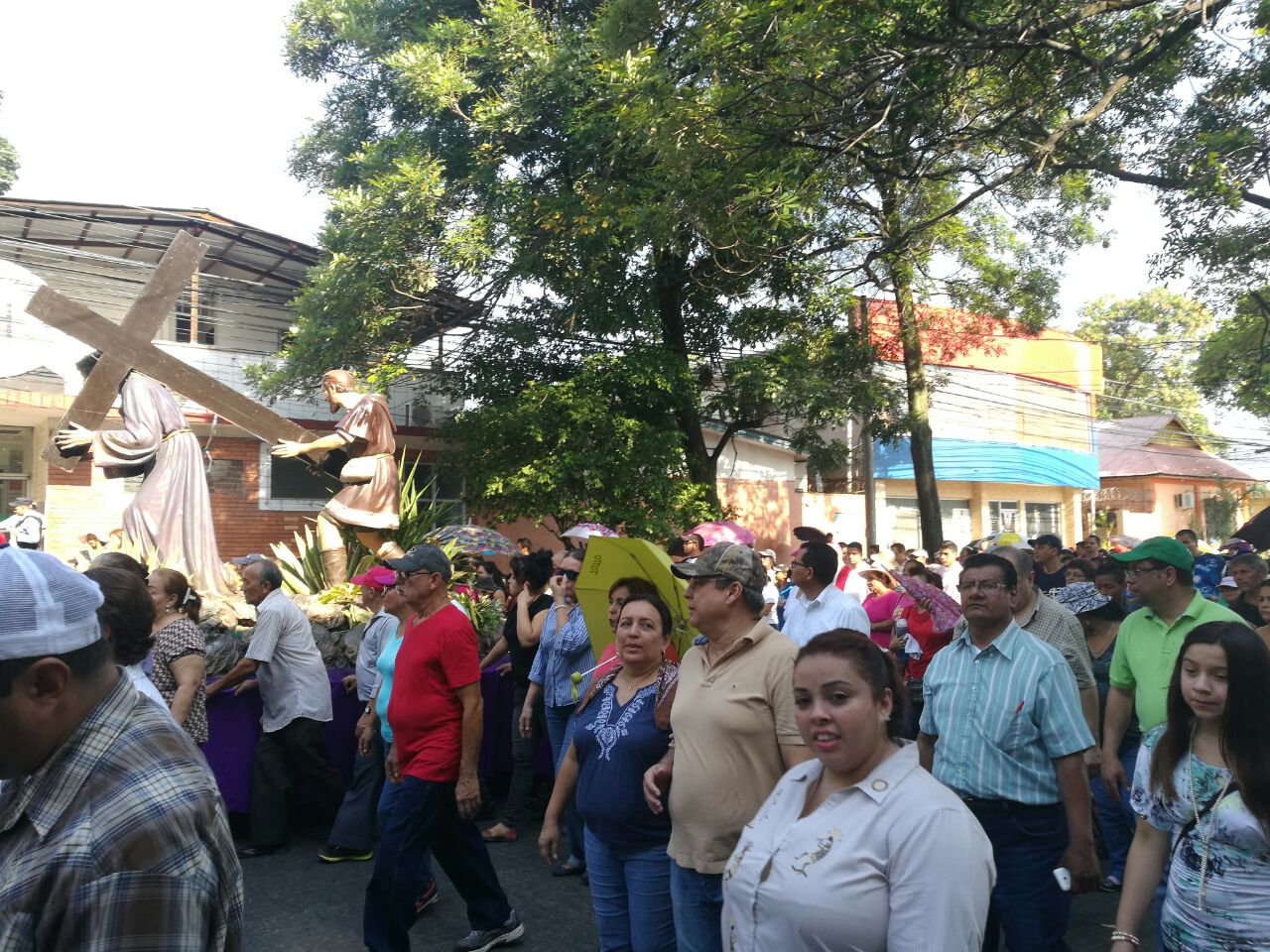 Feligreses sampedranos recuerdan la muerte de Jesucristo