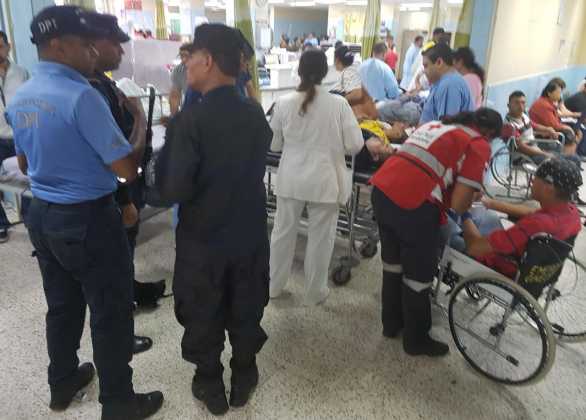 ambulancia y un camión