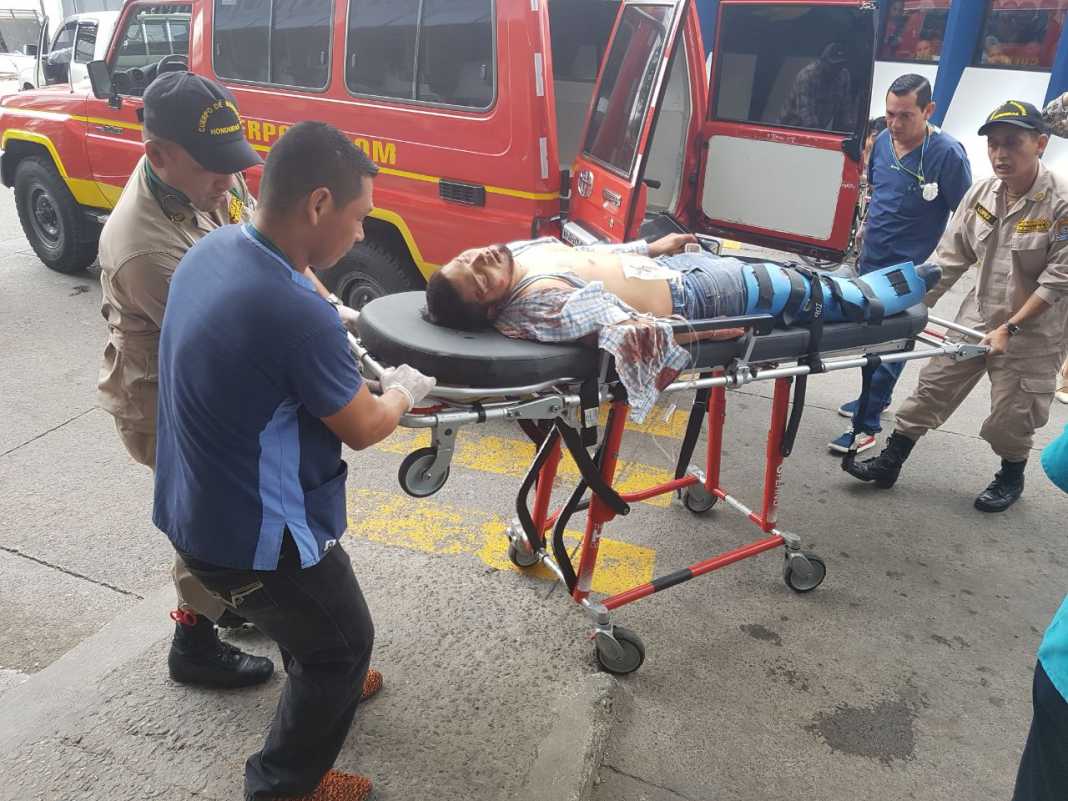 ambulancia y un camión