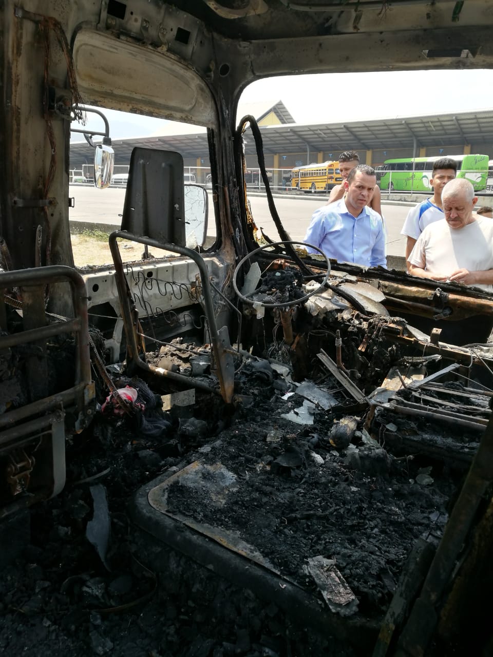 Buses quemados en la Terminal de SPS: ¿corto circuito o extorsión?